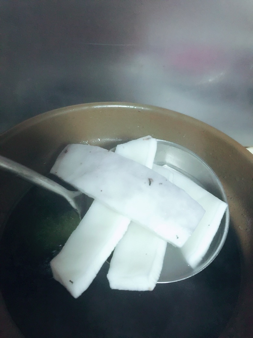 椰子煲乌鸡的做法图解2