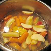 猪骨苹果玉米汤的做法图解6