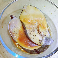迷迭香柠檬煎黑鳕鱼的做法图解5