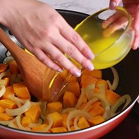 不可思议的得乐思美食视频教程（10）——奶油南瓜汤 的做法图解5