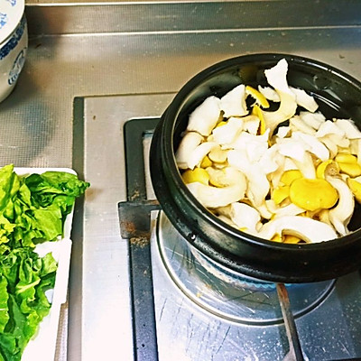 云南百花宴～油菜花菌汤