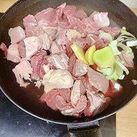 番茄味的牛肉烧土豆的做法图解1