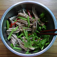 芹菜拌黑豆腐竹的做法图解8