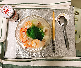 鲜虾鱼皮饺粿条汤的做法