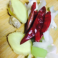 超级下饭菜「韭苔炒腊肉」的做法图解1