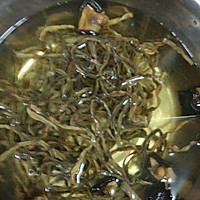 红烧肉焖干豆角的做法图解1