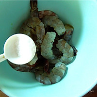 金汤虾仁豆腐羹：有内容有颜值的虾仁咸蛋黄豆腐羹的做法图解2