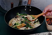 【铁锅鱼头炖豆腐】孩子常吃记忆力好，好吃又营养的做法