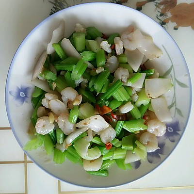西芹洋葱炒虾仁（夏日清新爽口菜）