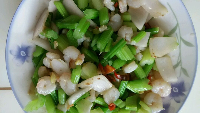 西芹洋葱炒虾仁（夏日清新爽口菜）