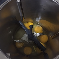 不加油不用分离蛋清的八寸海绵蛋糕的做法图解1