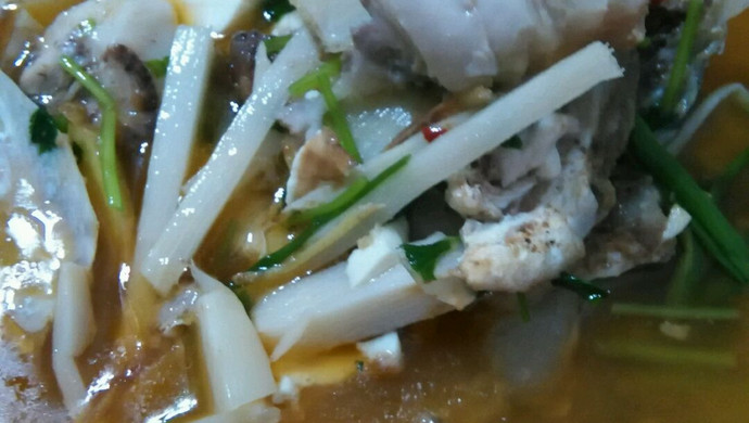 酸笋豆腐鱼头汤