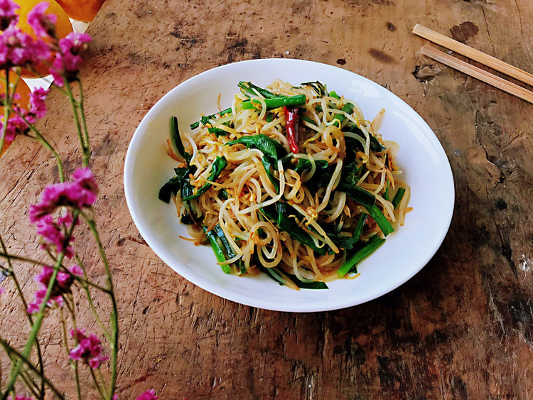 韭菜炒豆芽，瘦身美食的做法
