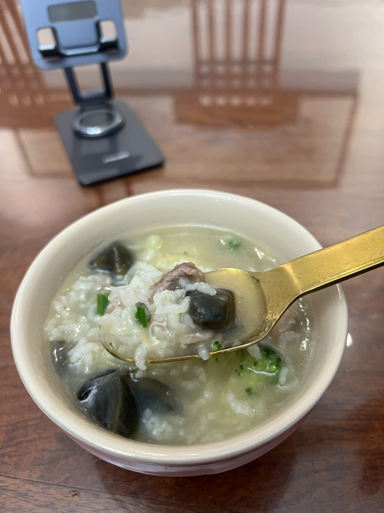 皮蛋瘦肉粥的做法