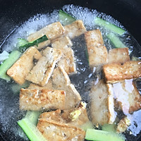 煎蛋豆腐汤面的做法图解6