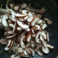 香菇炒肉片的做法图解4