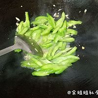 苦瓜炒嫩牛肉的做法图解10