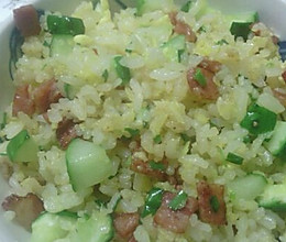 培根黄瓜丁炒饭的做法
