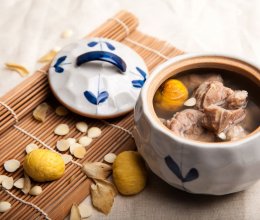 栗子杏仁炖猪排骨汤的做法