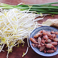 #甜粽VS咸粽，你是哪一党？#海兔绿豆芽小炒的做法图解1
