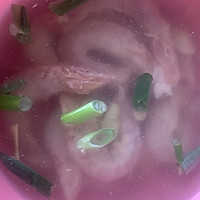 甜辣卤鸭脖的做法图解1