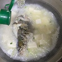 桂鱼豆腐汤-汤白味美的做法图解9