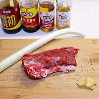 #味达美年味小馆#葱爆羊肉的做法图解1