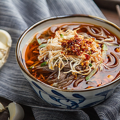 麻辣鸡丝荞麦面