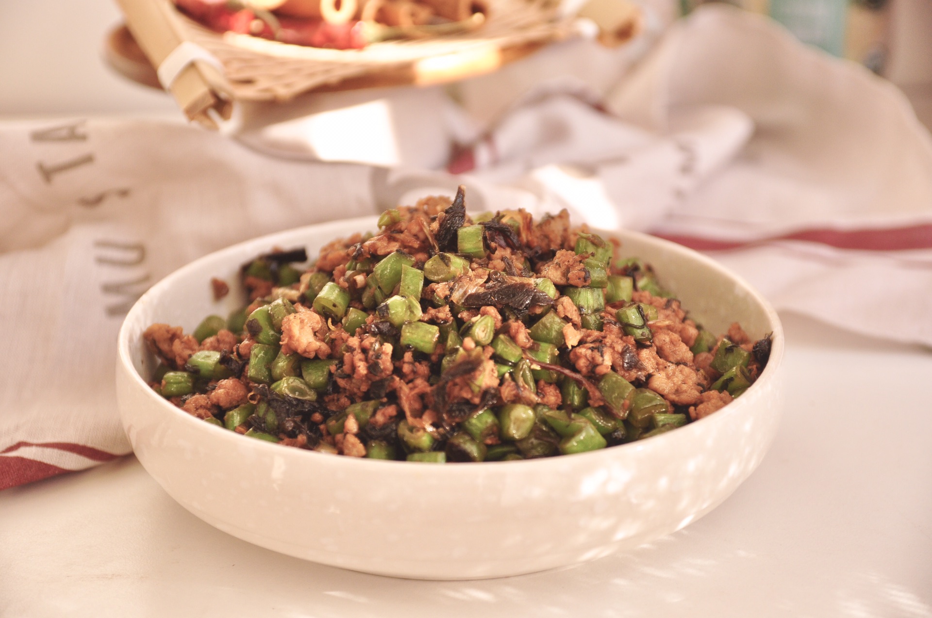 Braised string beans with minced pork and olive