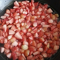 草莓酱（绿色美容大果粒版）的做法图解3