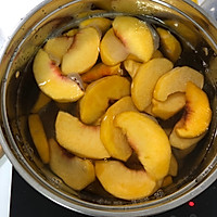 黄桃罐头的做法图解2