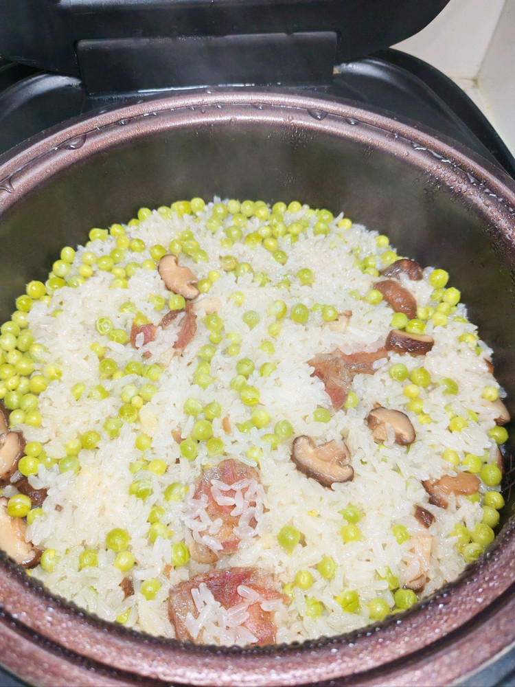腊肠豌豆糯米饭的做法