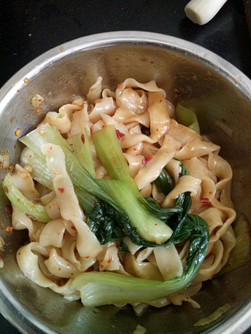 油潑面怎麼做_油潑面的做法_豆果美食