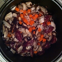 冬菇红萝卜腊肠焖饭的做法图解4