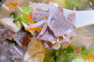 牛肉什锦萝卜汤，鲜香浓郁！