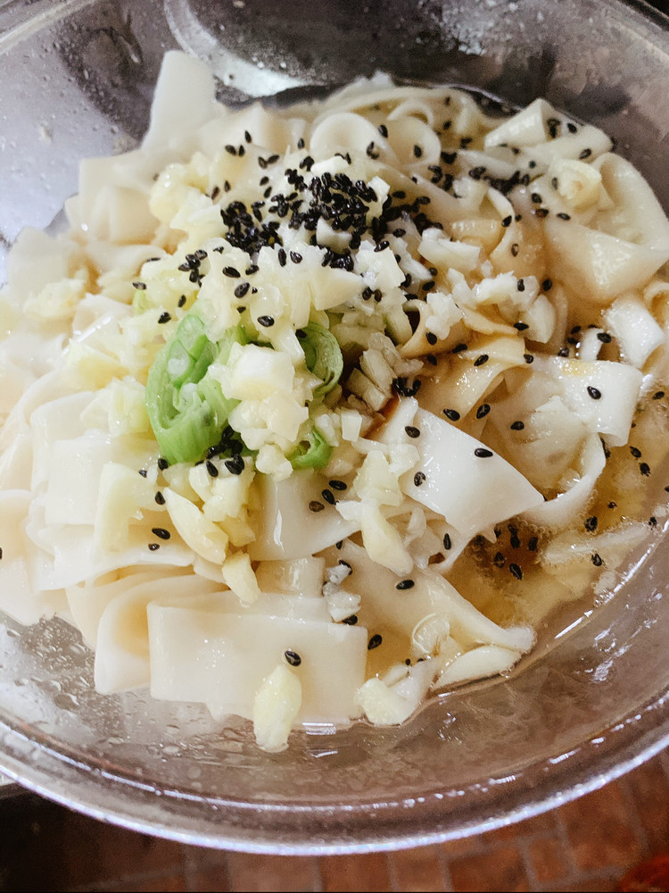 免辣版油泼面 （夏季必备 自制面条的做法