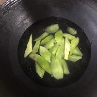 干锅牛蛙（家庭简易版）的做法图解3