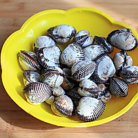 【姜酒血蛤】——浙江人最爱的“黑暗料理”的做法图解1