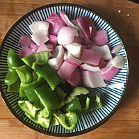 喜欢酸酸甜甜-菠萝咕咾肉的做法图解1
