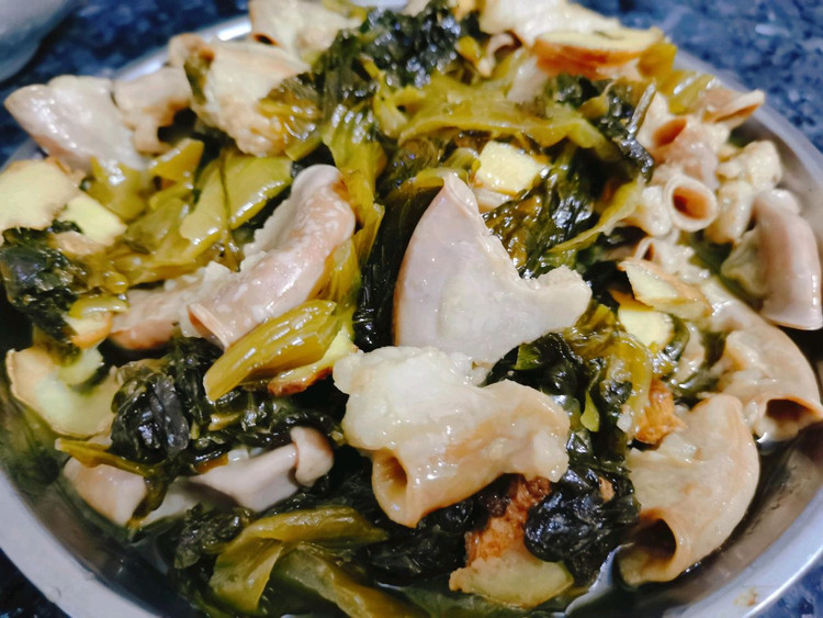 酸菜焖猪小肠的做法