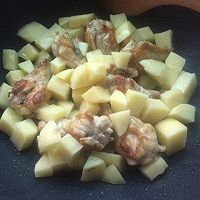 土豆焖鸡腿的做法图解4