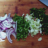 葱爆羊排的做法图解2