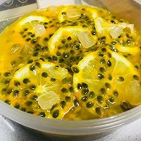 柠檬百香果蜂蜜茶的做法图解2