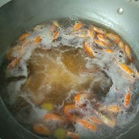 宝宝爱吃的盐水河虾的做法图解4