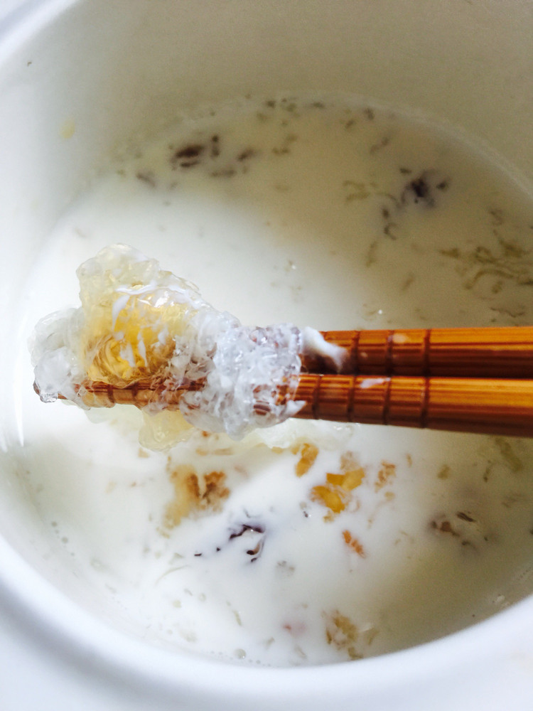 牛奶桃胶燕窝的做法