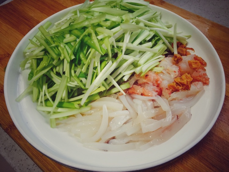 鱿鱼豆酱炒韭黄的做法图解4