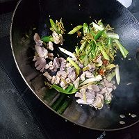 简单年夜饭-酸豆角炒鸡杂的做法图解10