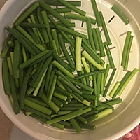 蒜苔炒肉的做法图解3