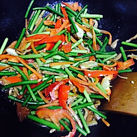 蒜苗炒肉的做法图解5
