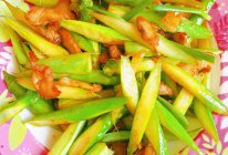 芦笋炒鸡肉的做法